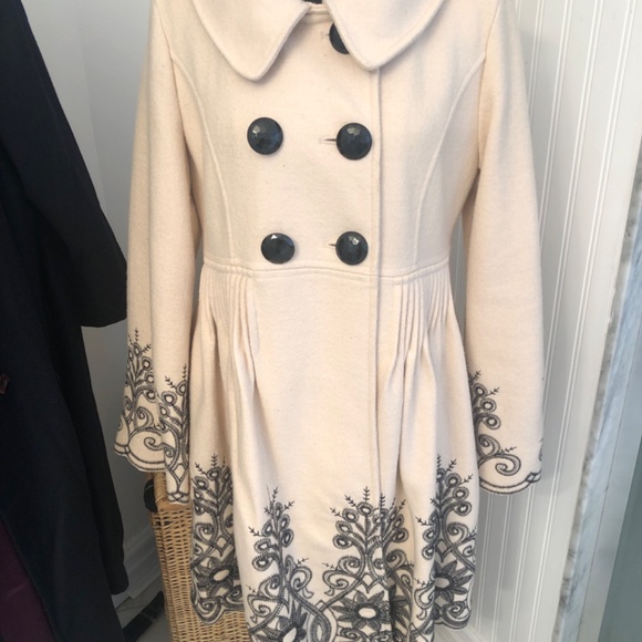 Cream and Black Embroidered European Luxury Wool Coat - Picture 2 of 5